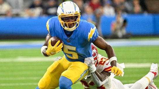 Patrick Mahomes, Travis Kelce combine for 3 TDs as Chiefs rally past Chargers (NFL)
