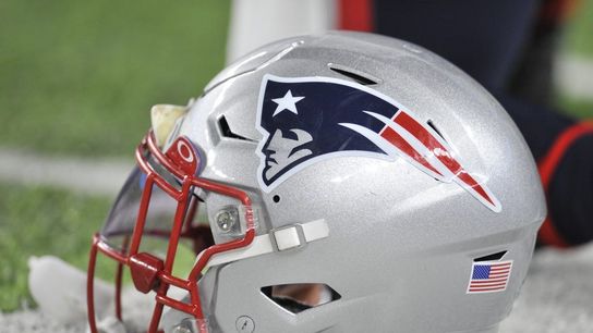 Report: Patriots acquire T Vederian Lowe from Vikings (NFL)