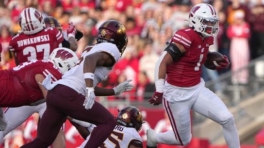 Late TD carries Minnesota to victory over Wisconsin (College Football)