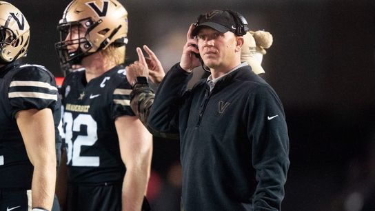 Vanderbilt signs coach Clark Lea to contract extension (College Football)