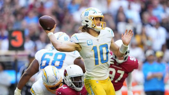 Chargers beat Cardinals on late TD, two-point conversion (NFL)