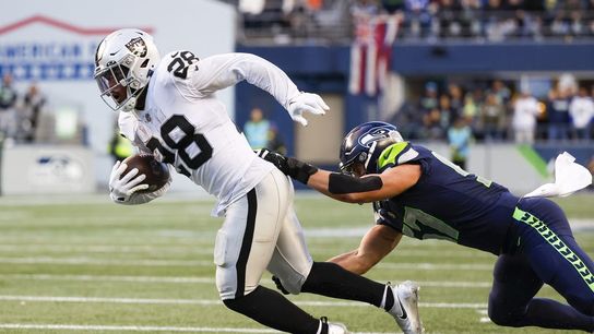 Josh Jacobs, Raiders hope to run past Chargers (NFL)