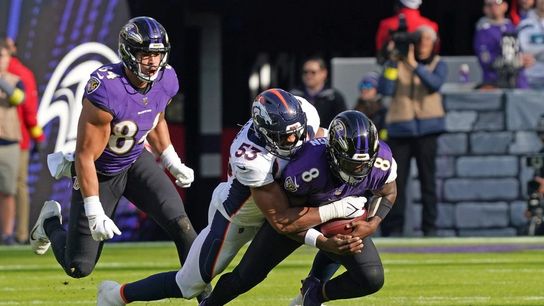 Ravens QB Lamar Jackson injures knee vs. Broncos (NFL)