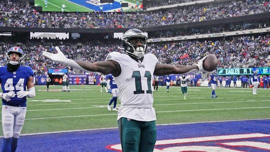 NFL roundup: Eagles clinch playoff spot with rout of Giants (NFL)