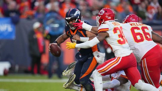 Broncos QB Russell Wilson (concussion) exits vs. Chiefs (NFL)
