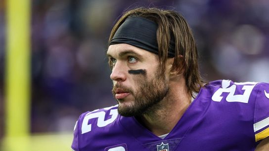 Reports: Vikings keep S Harrison Smith on reworked deal (NFL)