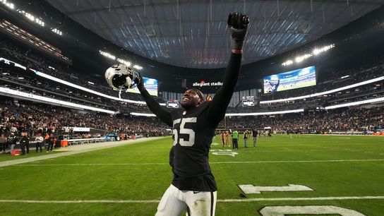 Raiders beat Patriots on shocking last-second fumble return (NFL)