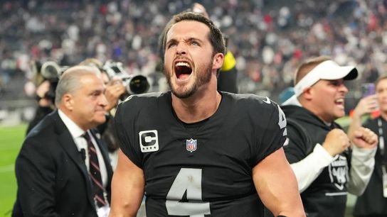 QB Derek Carr says goodbye to Raider Nation (NFL)