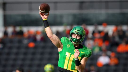 QB Bo Nix announces his return to Oregon next season (College Football)