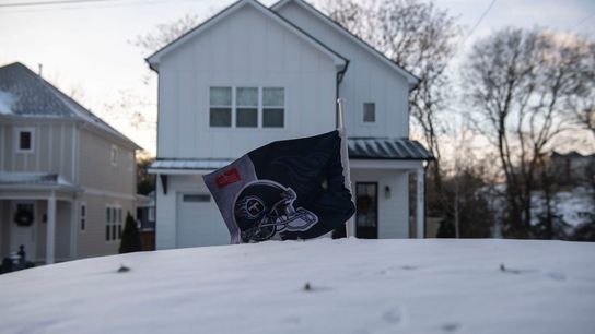 Titans-Texans start delayed an hour due to power concerns (NFL)