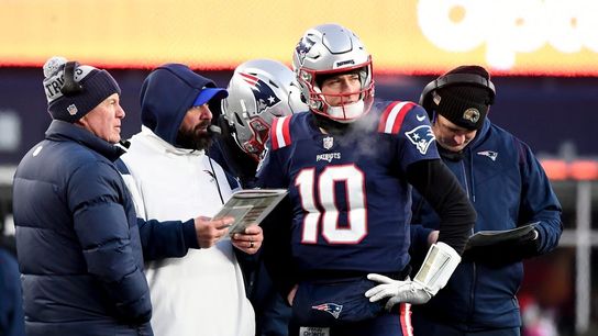 Bill Belichick noncommittal on Patriots QB (NFL)
