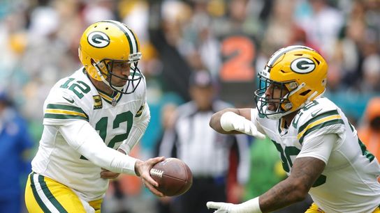 Late interceptions help Packers beat Dolphins (NFL)