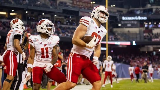 Wisconsin runs over Oklahoma State in Guaranteed Rate Bowl (College Football)