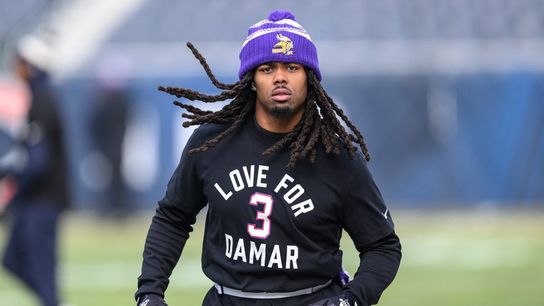 Vikings WR KJ Osborn helps rescue man from burning car (NFL)