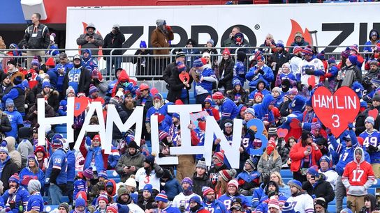 Damar Hamlin reacts to Bills scoring on opening kickoff (NFL)