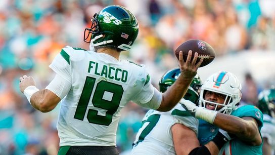 Report: Browns sign veteran QB Joe Flacco to practice squad (NFL)