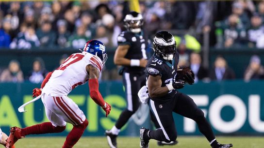 Jalen Hurts, Eagles land top playoff seed in NFC by beating Giants (NFL)