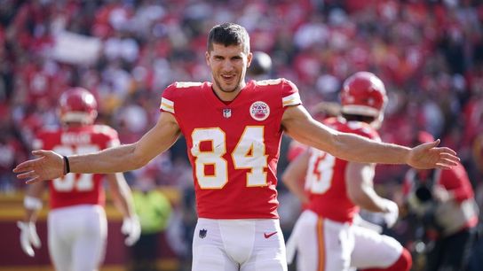 Report: Dislocated elbow for Chiefs WR Justin Watson (NFL)