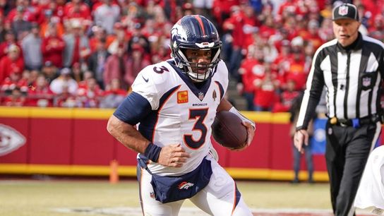 Report: Russell Wilson had knee surgery in offseason (NFL)