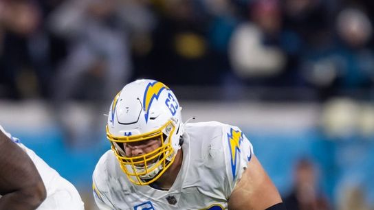 Chargers standout C Corey Linsley (heart issues) to go on IR (NFL)
