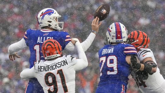 Bengals DE Trey Hendrickson signs 1-year extension (NFL)