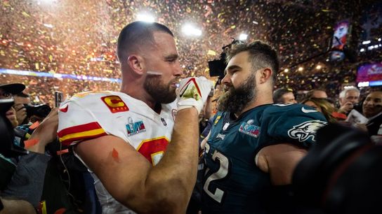 Chiefs' Travis Kelce takes aim at brother, Patrick Mahomes on 'SNL' (NFL)
