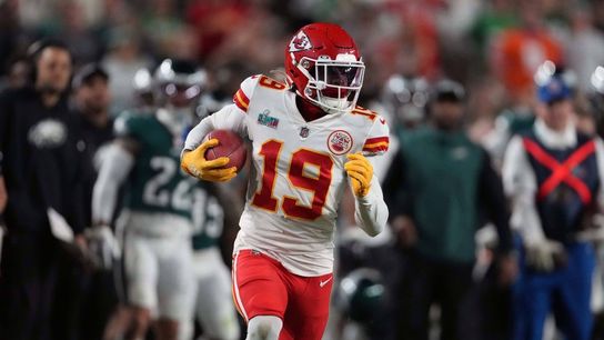 Chiefs WR Kadarius Toney injures knee prior to practice (NFL)