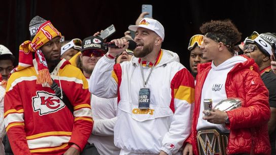 Chiefs' Travis Kelce lands gig as 'SNL' host (NFL)
