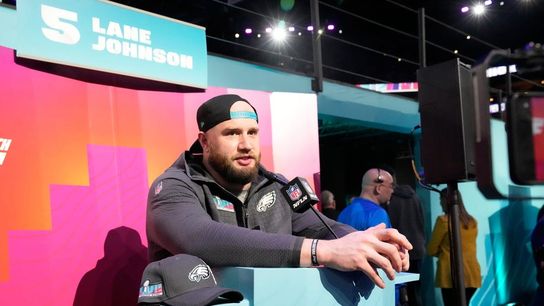 Reports: Eagles sign RT Lane Johnson to $33.4M extension (NFL)