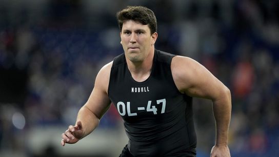 Report: OL prospect Andrew Vorhees tears ACL at Combine (NFL)