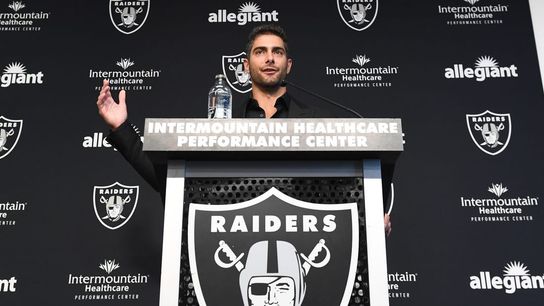Report: Raiders QB Jimmy Garoppolo passes physical (NFL)