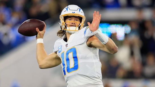 Reports: Chargers QB Justin Herbert agrees to record $262.5M deal (NFL)
