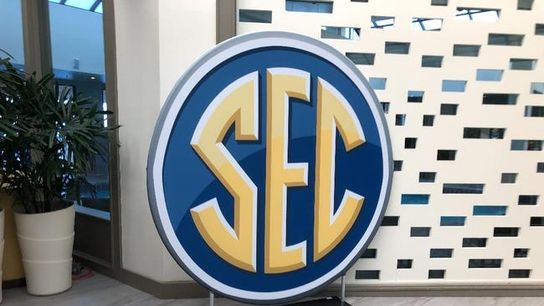 Report: Power 5, NCAA reach historic agreement to pay players (College Football)