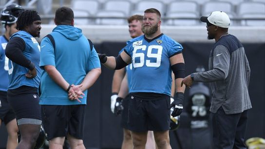 Jaguars OL Tyler Shatley returns after heart scare (NFL)