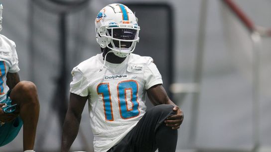 Report: Dolphins' Tyreek Hill faces assault investigation (NFL)