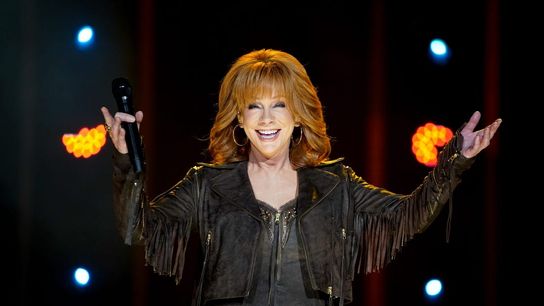 Reba McEntire to sing anthem, Post Malone to share Super Bowl pregame stage (NFL)