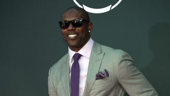 Terrell Owens uninjured when hit by car after argument (NFL)