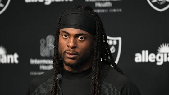Raiders WR Davante Adams exits practice with injury (NFL)