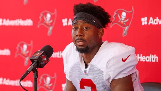 Bucs WR Russell Gage ruptured patellar tendon (NFL)
