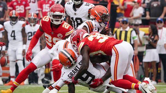 Browns' Jakeem Grant carted off field vs. Chiefs (NFL)
