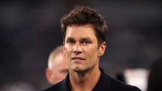 From Raiders' coaching booth, Tom Brady draws fans' ire (NFL)