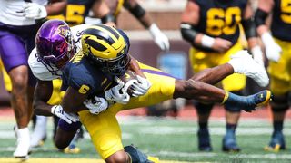 Report: Top CB Shavon Revel Jr. tears ACL, out for season (College Football)