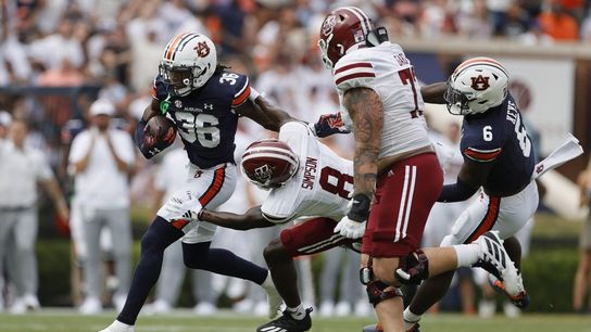 Auburn leans on QB duo to blast UMass (College Football)