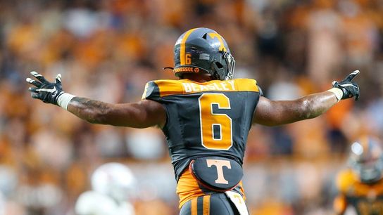 No. 9 Tennessee pulls away to sink Austin Peay (College Football)