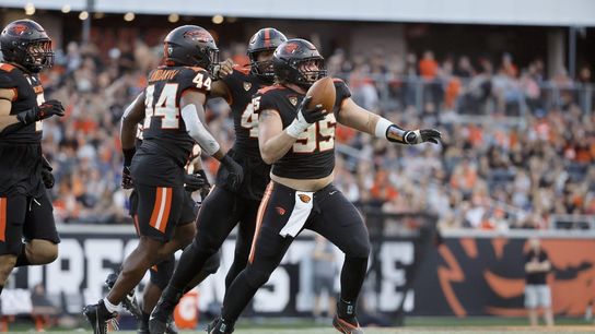 No. 16 Oregon State dominates UC Davis, 55-7 (College Football)