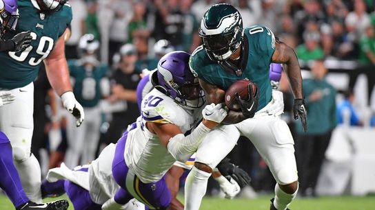 Jalen Hurts runs for 2 TDs, throws another as Eagles defeat Vikings (NFL)