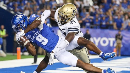 Devin Leary (3 TDs) leads Kentucky to blowout of Akron (College Football)