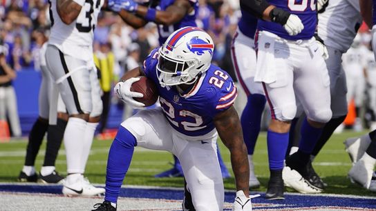 Bills RB Damien Harris (neck) taken off field in ambulance (NFL)