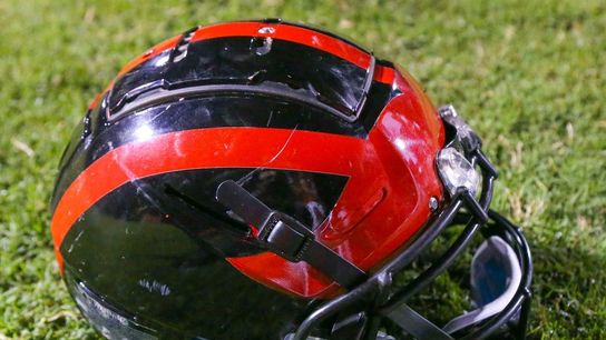 Haley Van Voorhis becomes first female non-kicker to play NCAA football (College Football)