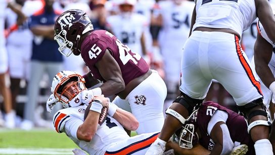 Max Johnson, defense lead Texas A&M past Auburn (College Football)